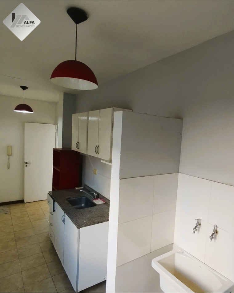 ALQUILO DEPTO CENTRICO C/ COCHERA